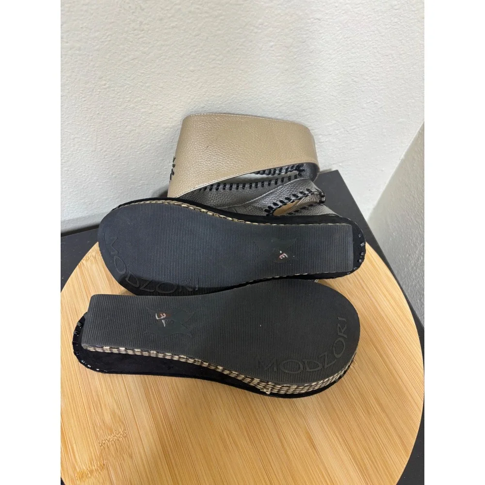 Modzori Reversible Wedge Sandals Size 9 Metallic Pewter Gold Whipstitch Thong